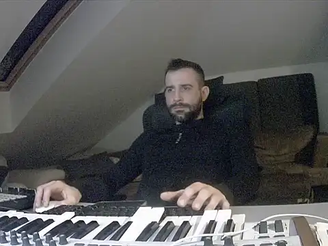 gryzoon online show from January 2026 12:17:01 AM