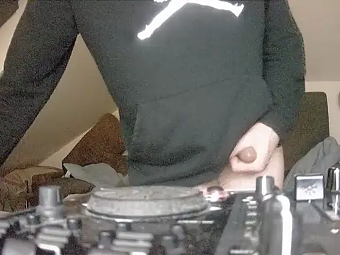 gryzoon online show from February 2026 04:57:01 AM