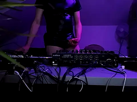 gryzoon online show from June 2026 12:23:02 AM