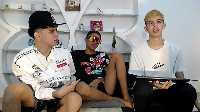 Snapshot of KING_OFF_BOYS chatting on December 2025 01:35:01 PM KING OFF BOYS online show from December 2025 01:35:01 PM