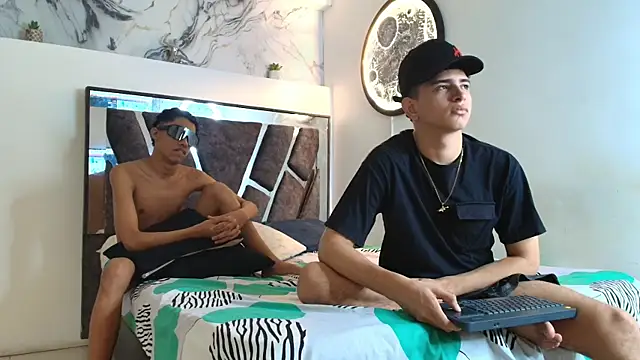 Snapshot of KING_OFF_BOYS chatting on November 2025 01:33:02 PM KING OFF BOYS online show from November 2025 01:33:02 PM