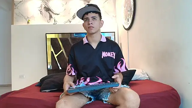 Snapshot of KING_OFF_BOYS chatting on November 2025 02:53:01 PM KING OFF BOYS online show from November 2025 02:53:01 PM