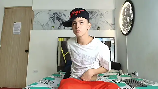 Snapshot of KING_OFF_BOYS chatting on October 2025 01:21:02 PM KING OFF BOYS online show from October 2025 01:21:02 PM