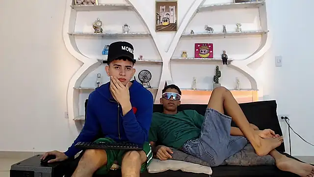 Snapshot of KING_OFF_BOYS chatting on December 2025 01:21:01 PM KING OFF BOYS online show from December 2025 01:21:01 PM