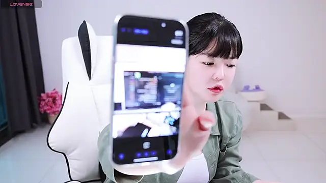 Snapshot of choiyuee chatting on March 2025 09:28:01 AM choiyuee online show from March 2025 09:28:01 AM