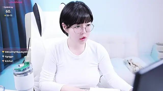 Snapshot of choiyuee chatting on March 2025 12:45:01 PM choiyuee online show from March 2025 12:45:01 PM