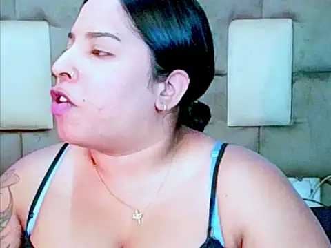 Snapshot of indiantopaz694u chatting on October 2025 05:59:02 AM indiantopaz694u online show from October 2025 05:59:02 AM