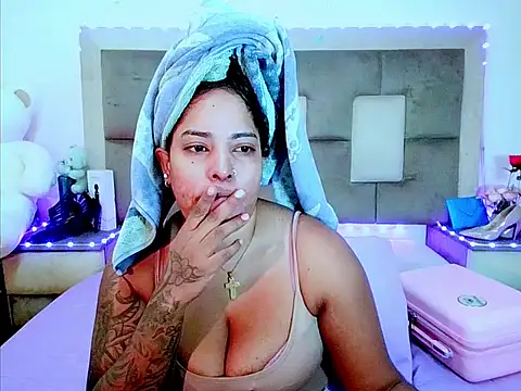 Snapshot of indiantopaz694u chatting on July 2026 05:30:01 AM indiantopaz694u online show from July 2026 05:30:01 AM