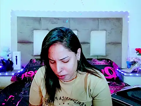 Snapshot of indiantopaz694u chatting on June 2026 06:33:01 AM indiantopaz694u online show from June 2026 06:33:01 AM