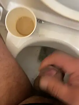 Alexander18edd online show from November 2025 01:32:02 PM