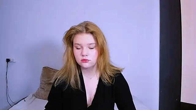 LaseyMoon online show from December 2025 01:43:01 AM