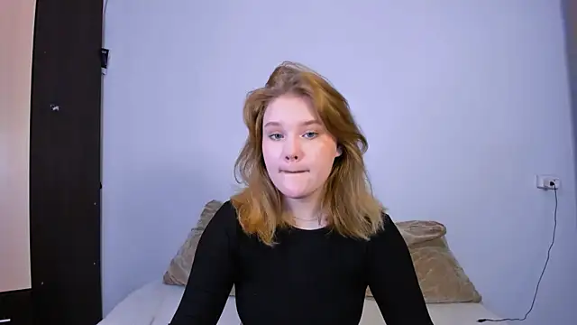 LaseyMoon online show from September 2025 11:50:01 AM