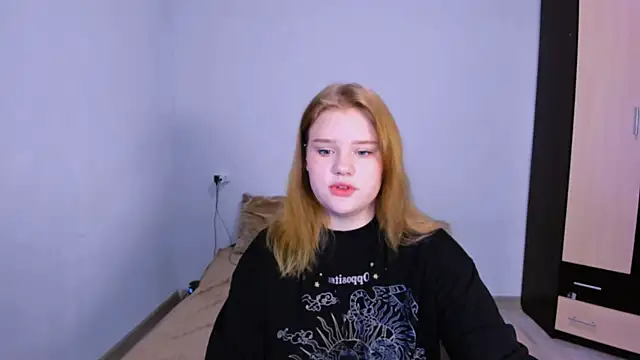 LaseyMoon online show from November 2025 01:50:01 AM