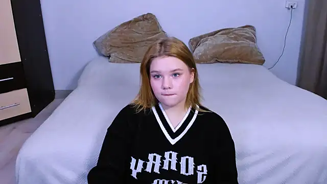 LaseyMoon online show from October 2025 11:12:01 AM