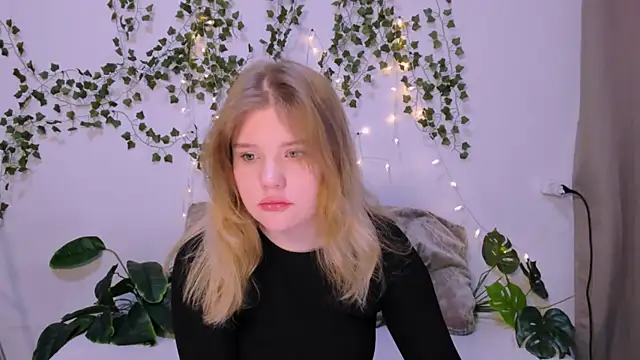 LaseyMoon online show from March 2025 04:18:01 AM