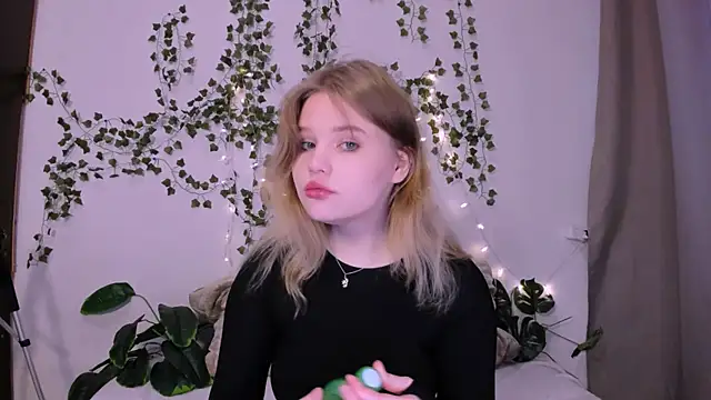 LaseyMoon online show from March 2025 01:13:01 AM