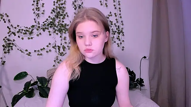 LaseyMoon online show from March 2025 01:02:02 AM