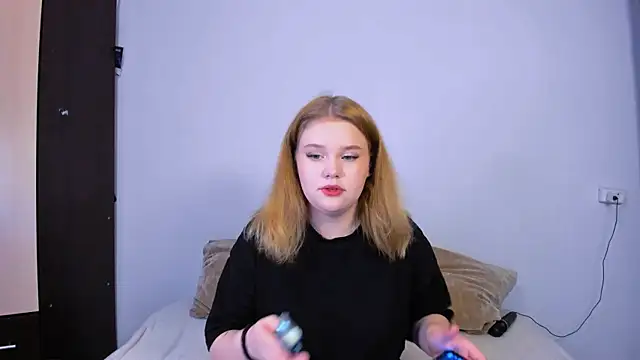 LaseyMoon online show from September 2025 11:16:02 AM