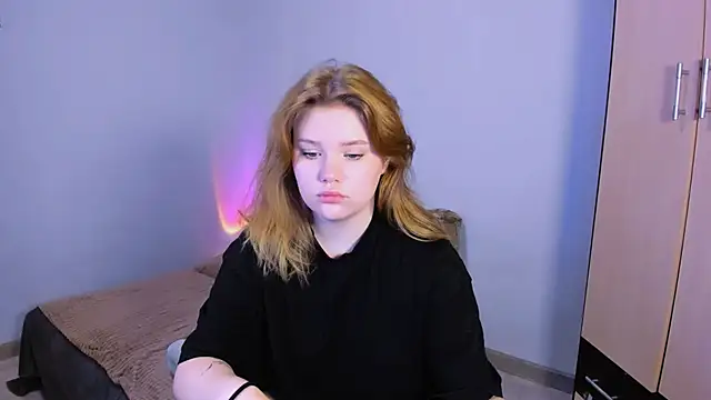 LaseyMoon online show from November 2025 01:42:01 AM