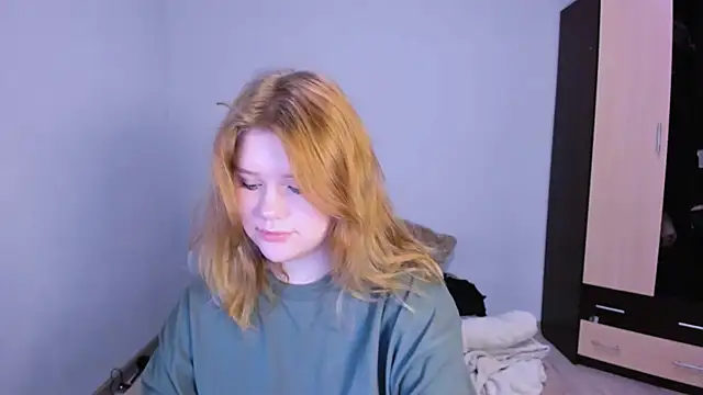 LaseyMoon online show from November 2025 01:32:02 AM