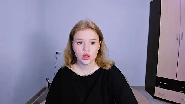 LaseyMoon online show from November 2025 01:49:02 AM