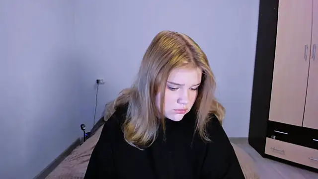 LaseyMoon online show from November 2025 01:48:02 AM