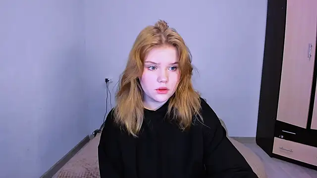 LaseyMoon online show from November 2025 01:38:01 AM