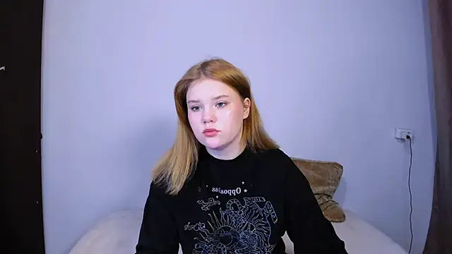 LaseyMoon online show from September 2025 11:27:01 AM