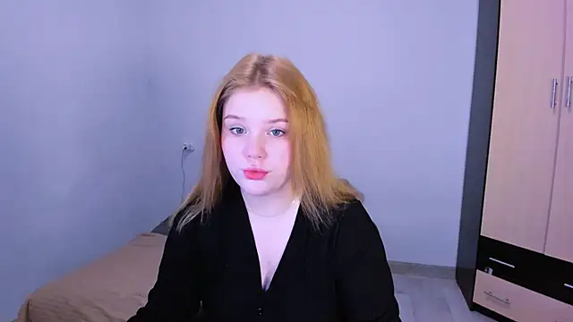 LaseyMoon online show from December 2025 01:37:01 AM