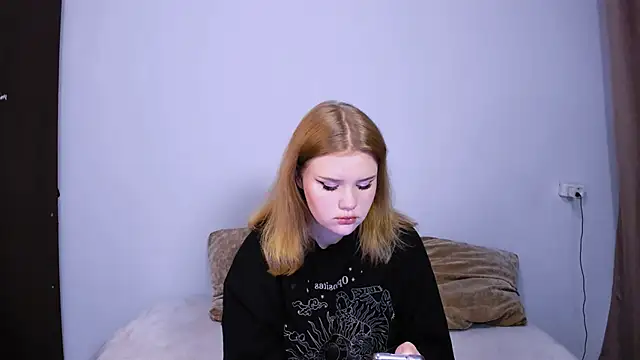 LaseyMoon online show from September 2025 11:11:02 PM
