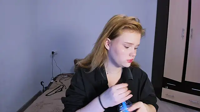 LaseyMoon online show from November 2025 09:19:02 AM