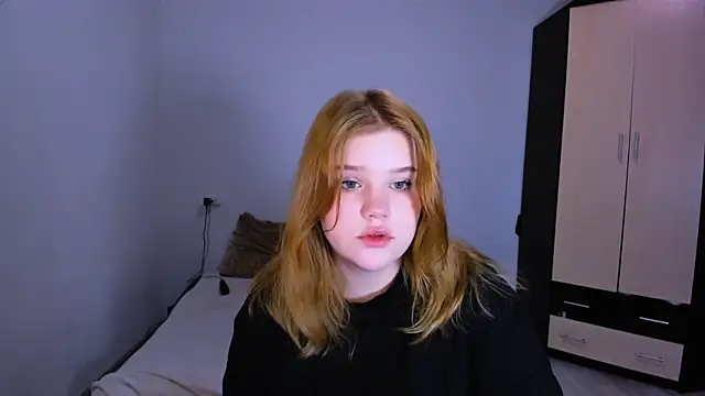 Snapshot of LaseyMoon chatting on December 2025 01:41:02 AM LaseyMoon online show from December 2025 01:41:02 AM