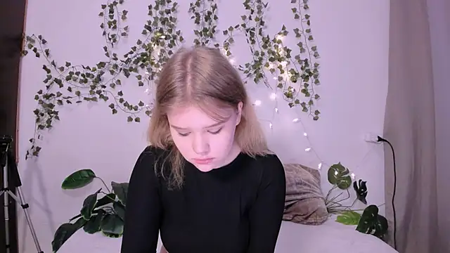 LaseyMoon online show from March 2025 01:21:02 AM