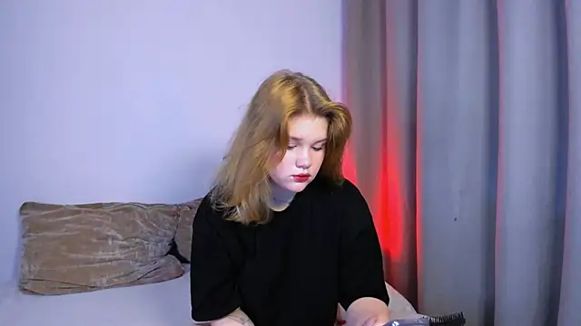 LaseyMoon online show from September 2025 11:17:02 AM