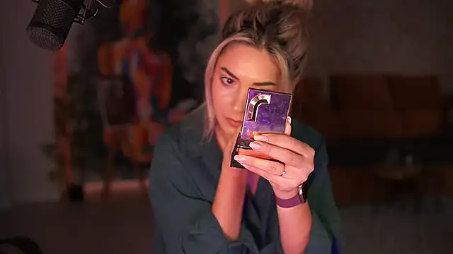 Snapshot of _Allie_ chatting on November 2025 05:55:01 AM Allie online show from November 2025 05:55:01 AM