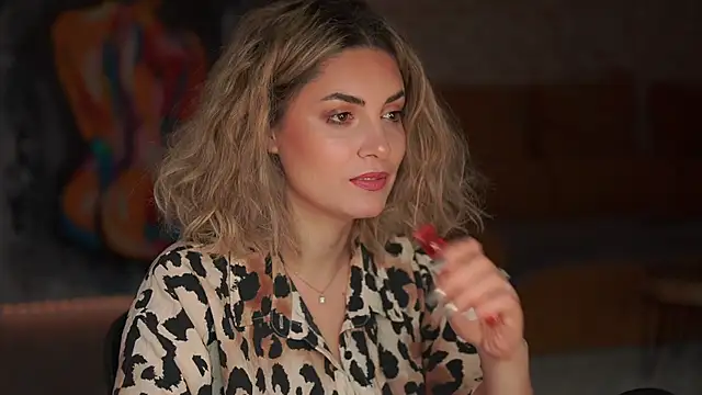 Snapshot of _Allie_ chatting on December 2025 11:05:02 AM Allie online show from December 2025 11:05:02 AM