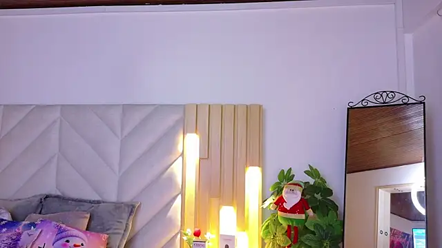 Anaise latif online show from December 2025 11:45:01 AM