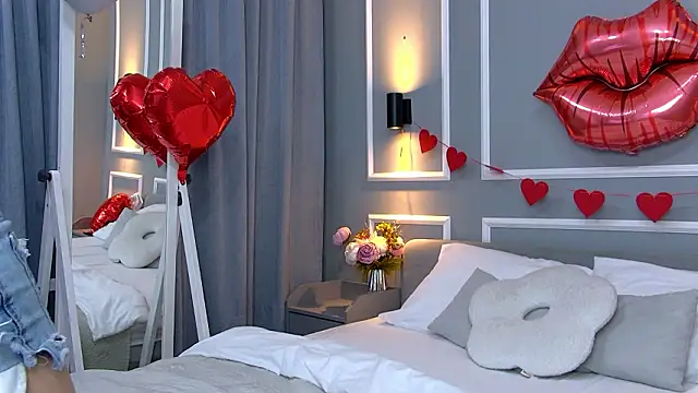 AsterQuinn online show from March 2026 12:35:02 PM