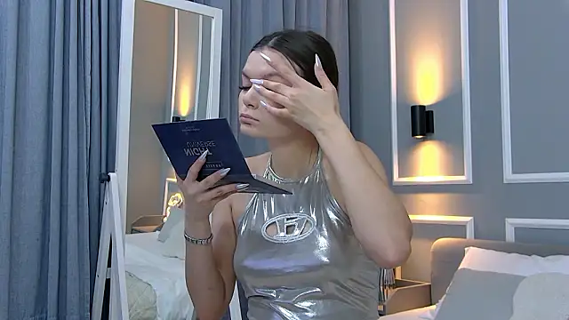 AsterQuinn online show from February 2026 03:52:01 PM