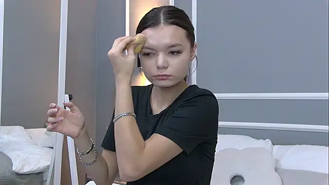 Snapshot of AsterQuinn chatting on October 2025 03:45:01 PM AsterQuinn online show from October 2025 03:45:01 PM