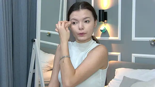 AsterQuinn online show from January 2026 03:37:01 PM