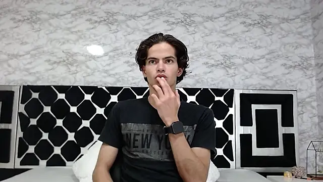 Maximoherrera 16 online show from March 2025 03:32:01 AM