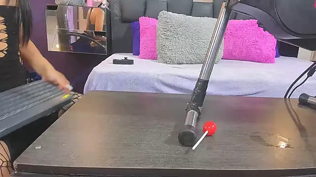 EMYCLARK01 online show from April 2026 02:23:01 AM