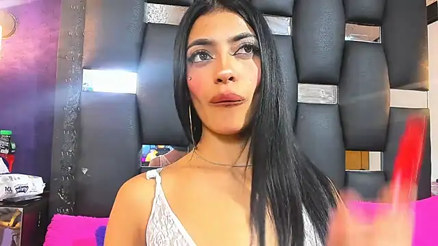 Snapshot of EMYCLARK01 chatting on September 2025 03:20:02 AM EMYCLARK01 online show from September 2025 03:20:02 AM