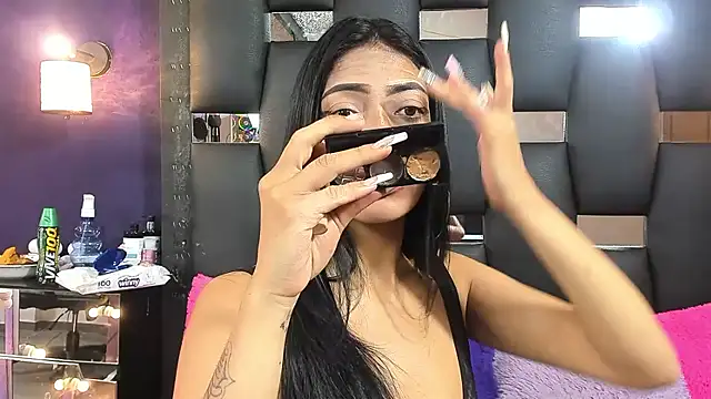 Snapshot of EMYCLARK01 chatting on October 2025 10:22:02 PM EMYCLARK01 online show from October 2025 10:22:02 PM