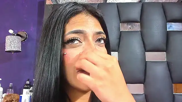 EMYCLARK01 online show from December 2025 03:33:01 PM