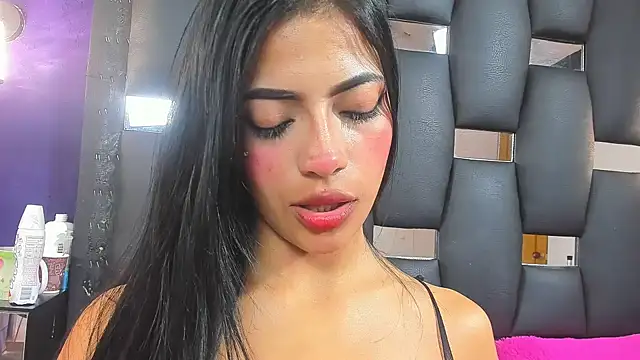 EMYCLARK01 online show from November 2025 09:52:01 PM