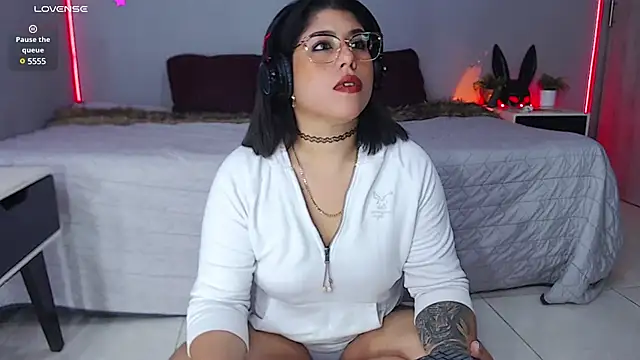 Snapshot of Veronika_metal chatting on February 2025 02:38:01 PM Veronika metal online show from February 2025 02:38:01 PM