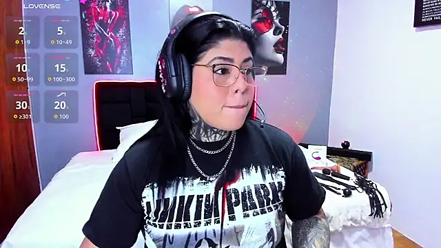 Veronika metal online show from May 2026 10:42:01 PM
