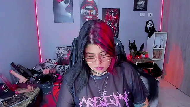 Veronika metal online show from December 2025 07:07:02 PM